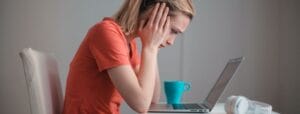 Girl discouraged at learning Italian online